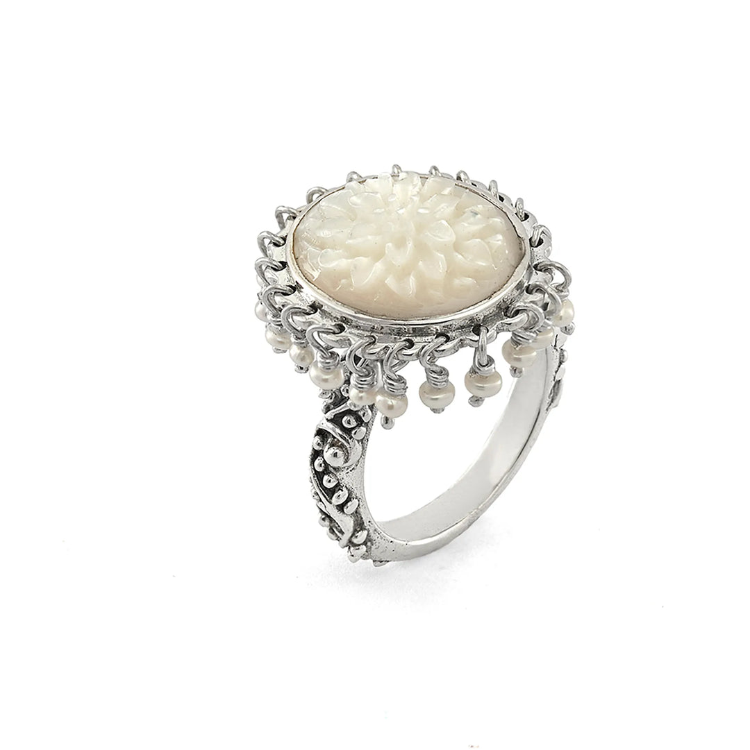 Oval Pearl Shake Ring