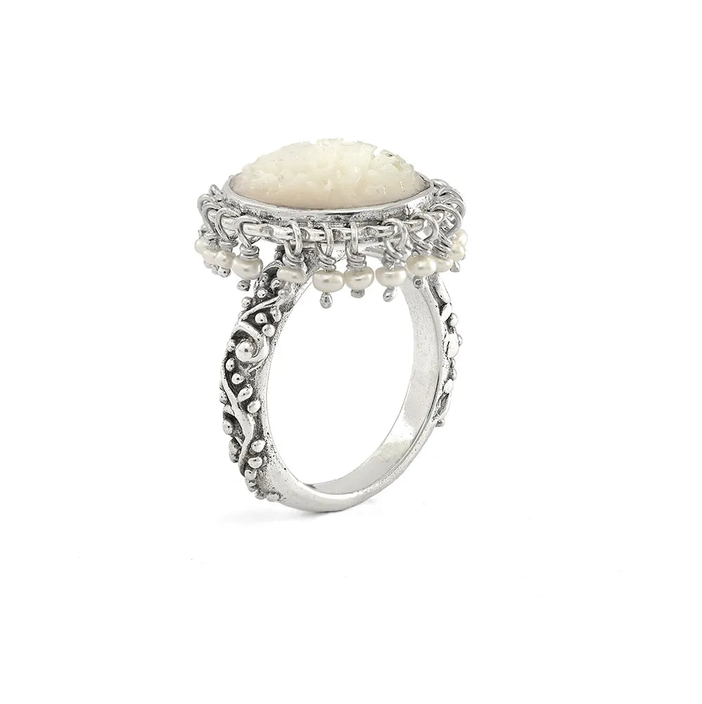 Oval Pearl Shake Ring